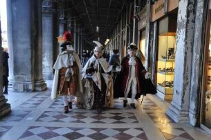 Karneval in Venedig : Aufgenommen am Karnevaldienstag, dem 21. Februar 2012, am Markusplatz in Venedig