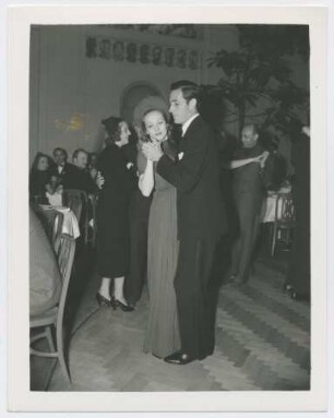 Marlene Dietrich (Los Angeles, zirka 1937 - 1940) (Archivtitel)