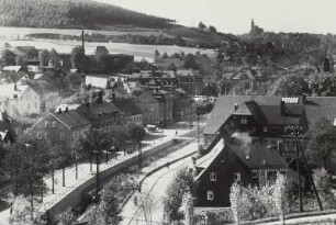 Oberschlema, Ortsansicht : Oberschlema. Ortsansicht nach Südwesten zur Kirche von Schneeberg. Aufnahmen vor den bergbaulichen Veränderungen nach 1945