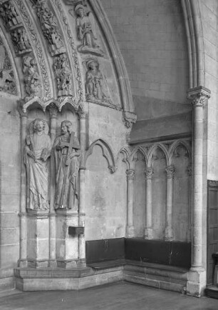 Gewändefiguren des rechten Portals: Die Apostel Matthias und Andreas