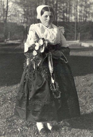 Unehrbare Braut aus Spohla : Kleidung - Hoyerswerdaer Tracht. Ort: Spale / Spohla. Unehrbare Braut.