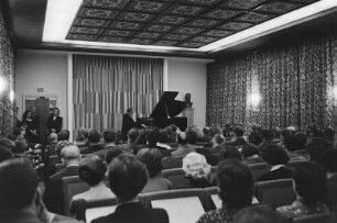 Klavierkonzert im Haus der Tschechoslowakischen Kultur : Prof. Franz Rauch am Klavier