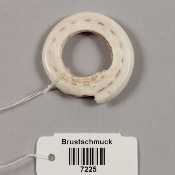 Brustschmuck