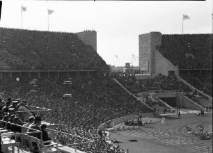 Berlin: Reichssportfeld; Blick ins Reichssportfeld (links: Führertribüne von hinten)