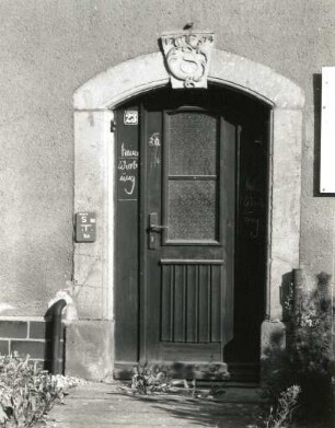 Rochlitz, Brückenstraße 23. Wohnhaus (bezeichnet 1774). Portal