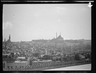 Kairo (Ägypten): Blick von der Ibn-Tulun-Moschee über die Stadt auf die Muhammad-Ali-Moschee