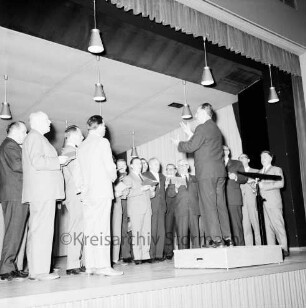 8. Kreissängerfest: Realschule [später Alfred-Rust-Realschule]: Festhalle: Bühne: Oldesloer Doppelquartett: Dirigent Fritz Alshuth