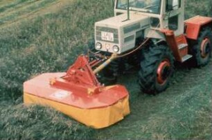 Fotografie: Erntetechnik, Mähwerk, Trommelmähwerk, Frontmähwerk, Systemtraktor