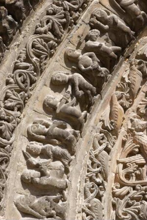 Frankreich. Poitou Charentes. Maritime. Saintes. Abbaye aux Dames. Turm der Abteikirche. Torbogen Portal