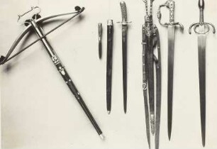 Armbrust und Hirschfänger mit SCheiden