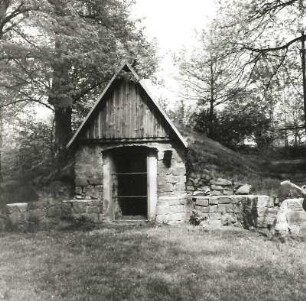 Unterlauterbach. Vorratskeller (Griebe) des ehemaligen Herrenhauses. Eingang