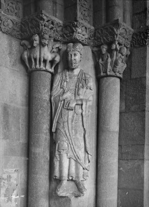Südportal der Basílica de San Vicente — Östliches Gewände — Heiliger Vinzent