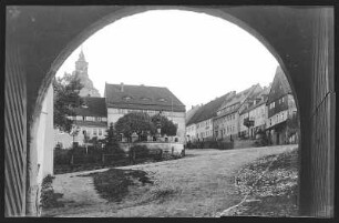 Lauenstein. Blick durch d. Schlosstor nach d. Markt