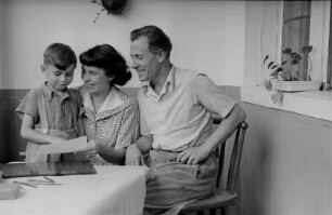Künstlerin Elisabeth Holz-Averdung : Porträt von Elisabeth Holz-Averdung mit Familie (?)