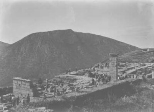 In Delphi : Blick auf die Ruinen von Delphi