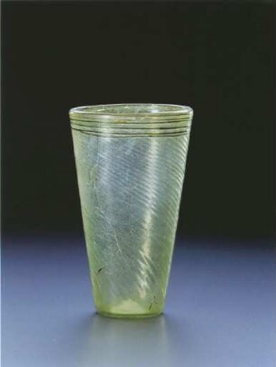 Becher, Typ Mayen