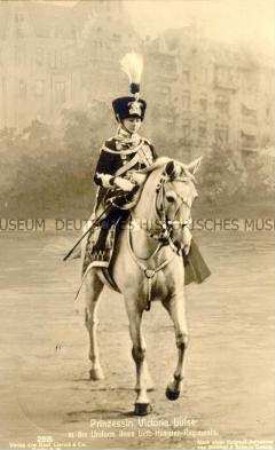 Viktoria Luise zu Pferde