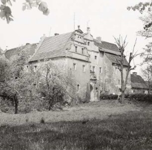 Sonnewalde, Schloss, Vorderschloss, Flügel- und Torbau von Sdwesten