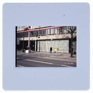Berlin, Unter den Linden,Berlin, Polnische Botschaft : Eingangsbereich, Wandrelief "Lindenblätterwald"