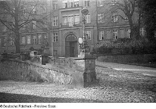 Ansichten von Meißen : Auffahrt zum Landesgymnasium Sankt Afra, Freiheit 13