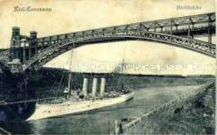 Kriegsschiff unter der Hochbrücke in Kiel-Levensau