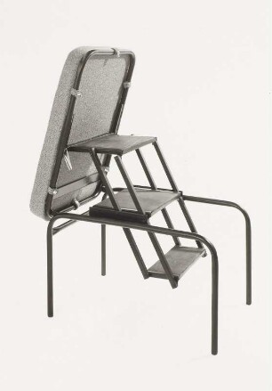 Hocker mit integrierter Trittleiter