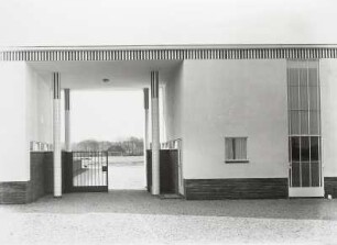 Hilversum, Laan. Noorder-Friedhof. Eingangsgebäude (1927-1930; W. M. Dudok)