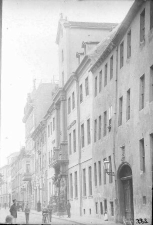 Blick am Großen Berlin. zählt als Große Brauhausstraße 17 ehemalige "Alte Post"; Große Brauhausstraße 16 (Riesenhaus - Saale-Zeitung); Große Brauhausstraße 15 (hall. Getreide- u. Produktenbörse); (ehemaliger Kanzler Niemeyer, Nr.14 )