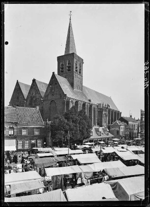 Amersfoort, Niederlande. St. Joriskirche mit Marktständen