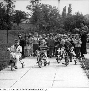 Kindergärten und Krippen: Internationaler Kindertag Toeplerstraße