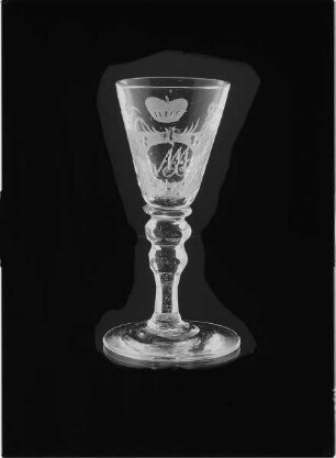Kelchglas (mit MA-Monogramm in Kartusche unter Kurhut) aus Schloß Moritzburg