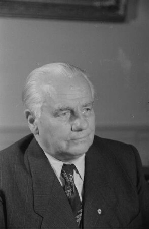 Reportage: Präsident Wilhelm Pieck im Schloss Niederschönhausen : Porträt von Wilhelm Pieck