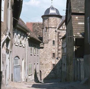 Heppenheim (Bergstraße). Amtsgasse. Blick zum Amtshof (Nr. 5)