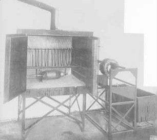 Spulen und Schleifringmotor, Anker im Trockenofen : Technikgeschichte | Elektrotechnik | Verbrauch elektrischer Energien | Elektromotoren