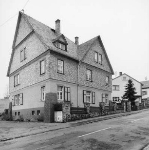 Ehem. Lehrerwohnhaus; Villmar, König-Konrad-Straße 12