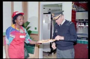 Fotografie: Eröffnung einer Anthony`s Pizza Filiale an der Truman Plaza in Berlin-Dahlem