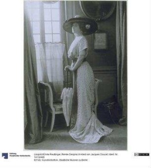 Renée Desprez in Kleid von Jacques Doucet
