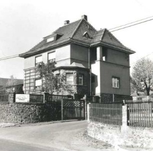 Colditz-Hohnbach, Geithainer Straße 32. Villa (um 1925). Eckansicht