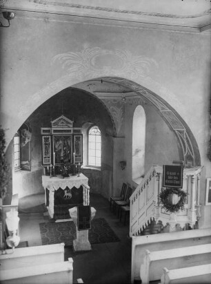 Kirche : Blick zum Altar einer Kirche