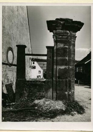 Hofgut Monbijou, Pfeiler an der Einfahrt