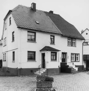 Mengerskirchen, Kirchplatz 4, Kirchplatz 8, Kirchplatz 6