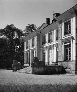 München-Nymphenburg. Badenburg (1718/1721; J. Effner). Eingangsseite