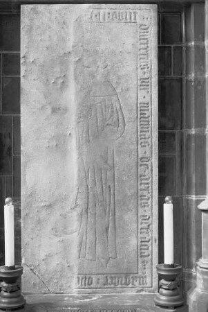 Grabplatte des Baumeisters Mathias von Arras