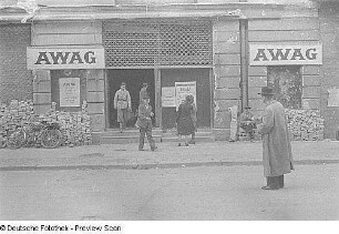 Aufnahmen der Kaufhäuser Awag (Allgemeine Warenhandels-Gesellschaft) und Hertie in Berlin