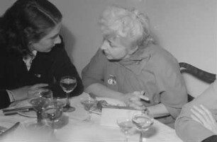Treffen von Mitgliedern des Kulturensembles der DDR mit dem russischen Pjatnitzki-Volkschor im Berliner Künstlerclub "Die Möwe"