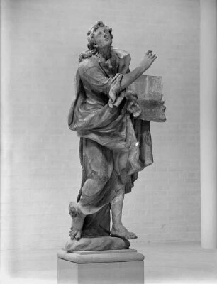 Apostelfiguren aus der Sankt-Georgs-Kirche in Augsburg — Evangelist Johannes