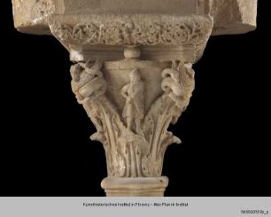 Kapitell mit kämpfenden Figuren und Tieren - N23Sh22
