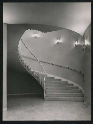 Stadthalle, Mülheim an der Ruhr Umbau: Treppenaufgang zu oberem Foyer