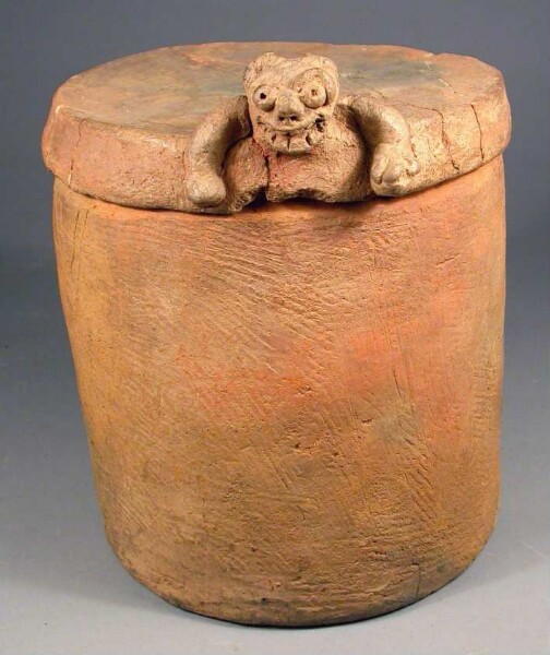 Clay pot with lid