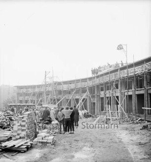 Stormarnschule: Gymnasium: Waldstraße: Erweiterungsbau: in Bau: bogenförmiger Klassentrakt: Richtfest: Richtkrone